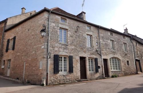 Flavigny-sur-Ozerain Villa | Le Crébillon