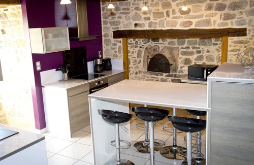 Recoules-Previnquieres House | Le Crochet de Pervenche, 4-star self-catering cottage in a quiet country setting