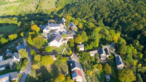 Recoules-Previnquieres House | Le Crochet de Pervenche