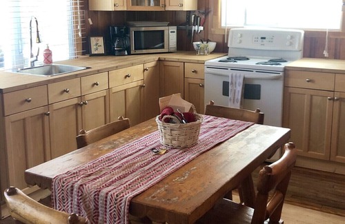 Val David Cabin | Le Davos, A nice vintage cottage in Village Suisse resort, in heart of Val-David
