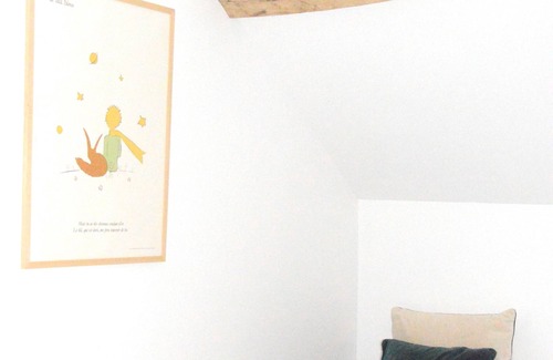 Stigny Bed & Breakfast | Le domaine aux herbes folles with swimming pool and breathtaking views in burgundy