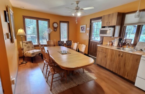 Frampton Ski Chalet | Le Domaine de l'Étang, Traditional Chalet: 4 adults and 2 children