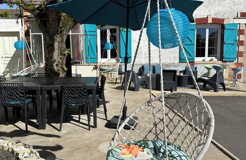 Epinac House | Le Domaine de la Garenne Guest house Heated swimming pool Games room Billiards.