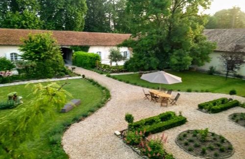 Bourg-Charente Bed & Breakfast | Le Domaine Des Platanes