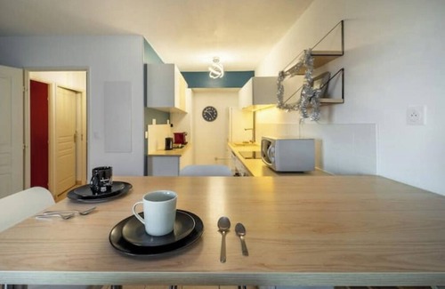 Boutonnet Apartment | Le Dory ~ Spacious, Air-conditioned, Terrace & Parking