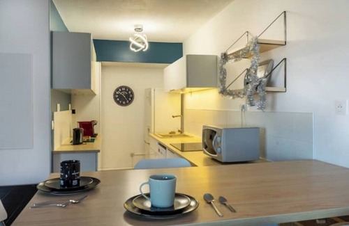 Boutonnet Apartment | Le Dory ~ Spacious, Air-conditioned, Terrace & Parking