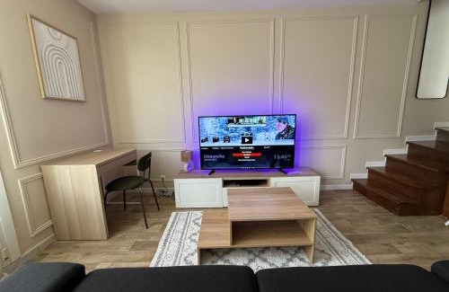 Secteur 3 Apartment | Le Duplex-5p-2 rooms- Free parking