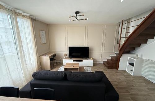 Secteur 3 Apartment | Le Duplex-5p-2 rooms- Free parking