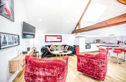 Le Mesnil-sur-Oger Apartment | Le Edouard" luxury suite with relaxation area and sauna, outdoor area and vaulted cellar