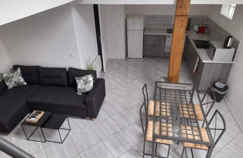 Paroy-sur-Tholon Apartment | Le familiale