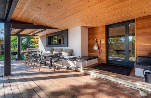 Saint-Didier-au-Mont-d'Or Villa | Le Ferret - House with indoor and outdoor swimming pool