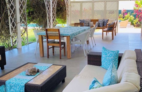 Paea Villa | Le Ficus : Grande villa bord de mer avec piscine