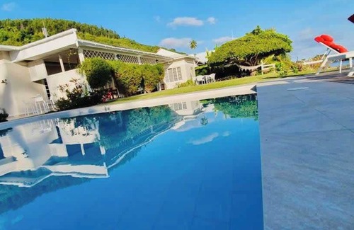 Paea Villa | Le Ficus Iti - Belle villa bord de mer et piscine