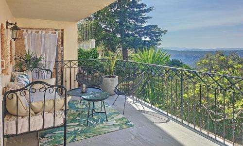 Saint-Cezaire-sur-Siagne Apartment | Le Figuier de Saint Cé Jardinet Terrasse Vue