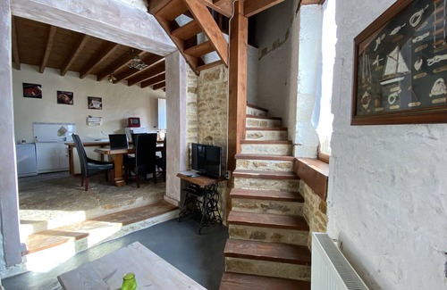 Bazoges-en-Pareds House | Le Figuier - Gîte for 4 people
