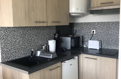 La Petite Motte Apartment | Le Floride, air-conditioned studio with parking