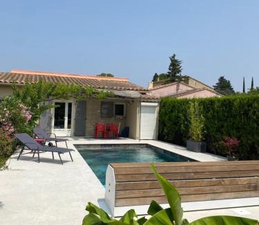 Aubignan House | Le Gîte au calme d'Aubignan 4 personnes, 1 chambre