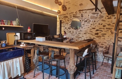 Corseul House | Le Gîte au Pressoir, Indépendant et Atypique Entre Dinan 5mn et la Côte 15mn
