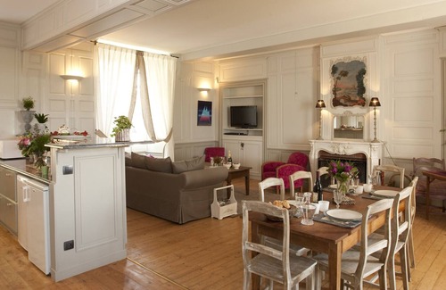 Tremblay-les-Villages House | Le gîte du Prieuré, dans un coin de campagne