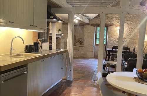 Montpezat House | Le Gîte de « La Chartreuse » Maison en Pierre Rénovée Avec Immense Piscine
