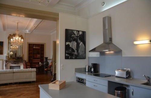 Auriac-sur-Vendinelle Apartment | Le Gîte du Château