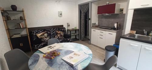 Villeneuve-de-Marc Apartment | Le Gîte du Chat Nature et Calme à la campagne