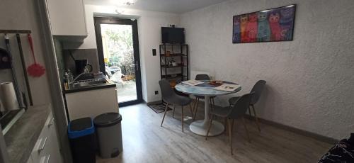 Villeneuve-de-Marc Apartment | Le Gîte du Chat Nature et Calme à la campagne