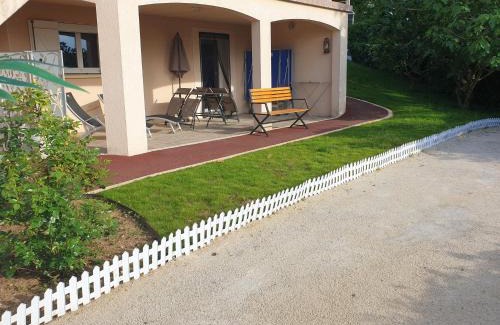 Flagnac House | LE GÎTE DU CHEMIN ROUGE