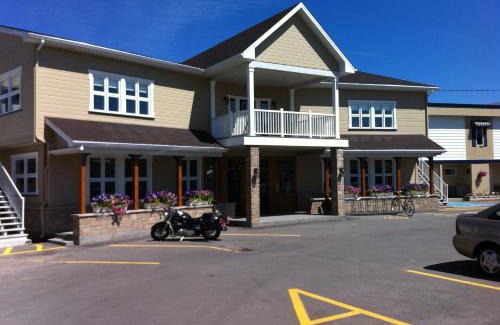 Sainte-Flavie Hotel | Le Gaspesiana