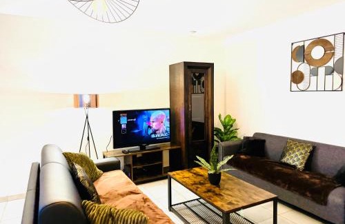 Vaulx-en-Velin Apartment | *Le Golden Tropic* Magnifique T4 Terrasse+Parking