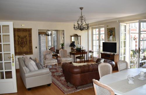 Sainte-Foy-la-Grande Apartment | Le Grand Appartement