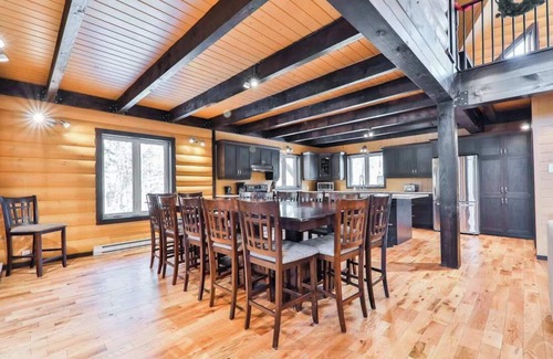 Grenville-sur-la-Rouge Ski Chalet | Le Grand Chene - Lake, Spa & Forest Fun