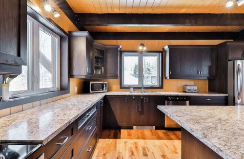 Grenville-sur-la-Rouge Ski Chalet | Le Grand Chene - Lake, Spa & Forest Fun