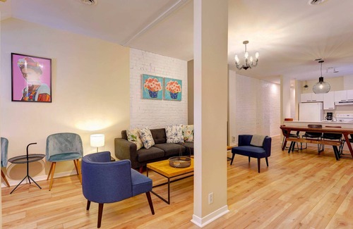 Ville-Marie Apartment | Le Grand MTL ✦ Charming ♥ Terrace ☼ Parking