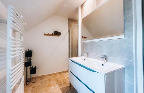 Chateauroux Apartment | Le Grenier d’Anatole : Parking/Haut Standing