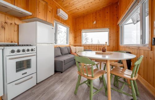Lac Beauport Ski Chalet | Le Hélios - MicroChalet au Maelstrom