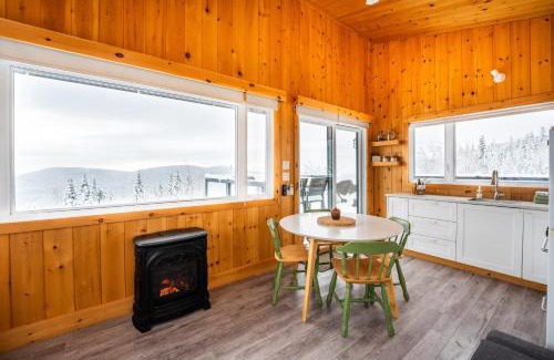 Lac Beauport Ski Chalet | Le Hélios - MicroChalet au Maelstrom