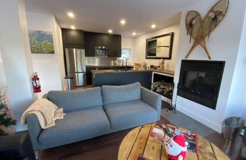 Lac Beauport Ski Chalet | LE HAUT PERCHE FACING THE LAKE