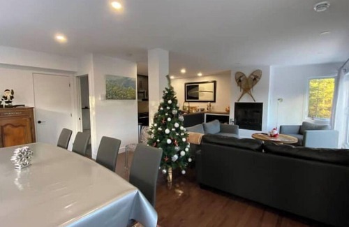 Lac Beauport Ski Chalet | LE HAUT PERCHE FACING THE LAKE