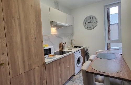 Anatole France Danton Apartment | Le Havre Haussmannien - Rénové, Balnéo, proche Centre-ville et Gare