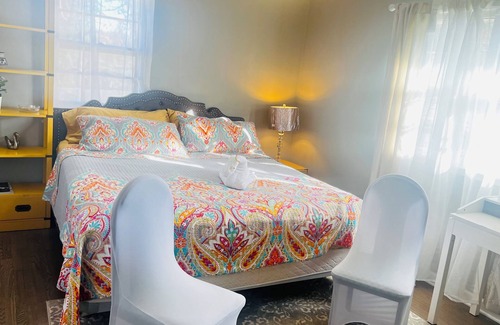 North Springfield House | Le Home HotelnConnect travelers with unique accommodations