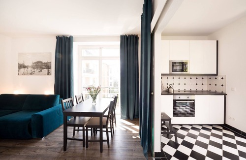 Plagwitz Apartment | LE Home II: 2-room loft w/balcony+parking. Quiete, bright!