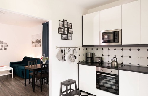 Plagwitz Apartment | LE Home II: 2-room loft w/balcony+parking. Quiete, bright!