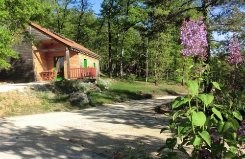 La Chapelle-Aubareil Ski Chalet | 'Le Jacquou' - Accessible 2-Bedroom Chalet for 6
