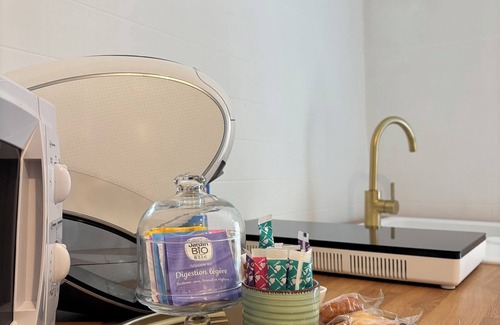 Savigny-sur-Orge Apartment | Le Jardin Chamberlin Guest house, apartment les magnolias