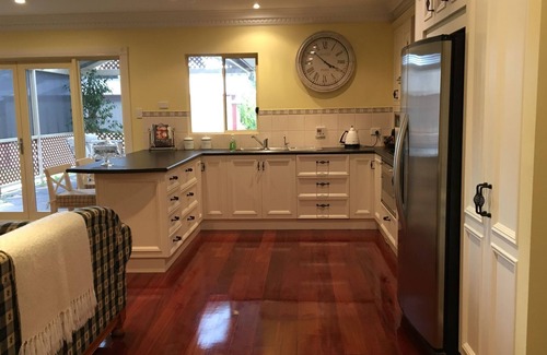 Morphett Vale House | LE JARDIN DE FLEURS COTTAGE