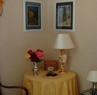 Saint-Bonnet-de-Mure Bed & Breakfast | Le Jardin de Roses DOMINIQUE LOREAU