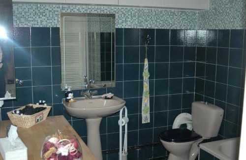 Saint-Bonnet-de-Mure Bed & Breakfast | Le Jardin de Roses DOMINIQUE LOREAU