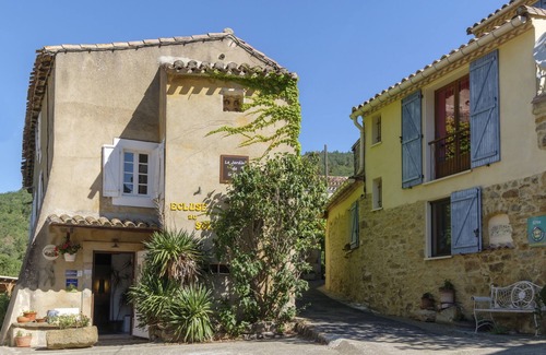 Sougraigne House | Le jardin de la sals Bed and Breakfast