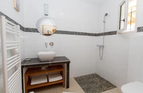 Aubignan House | Le Jardin de Lau
